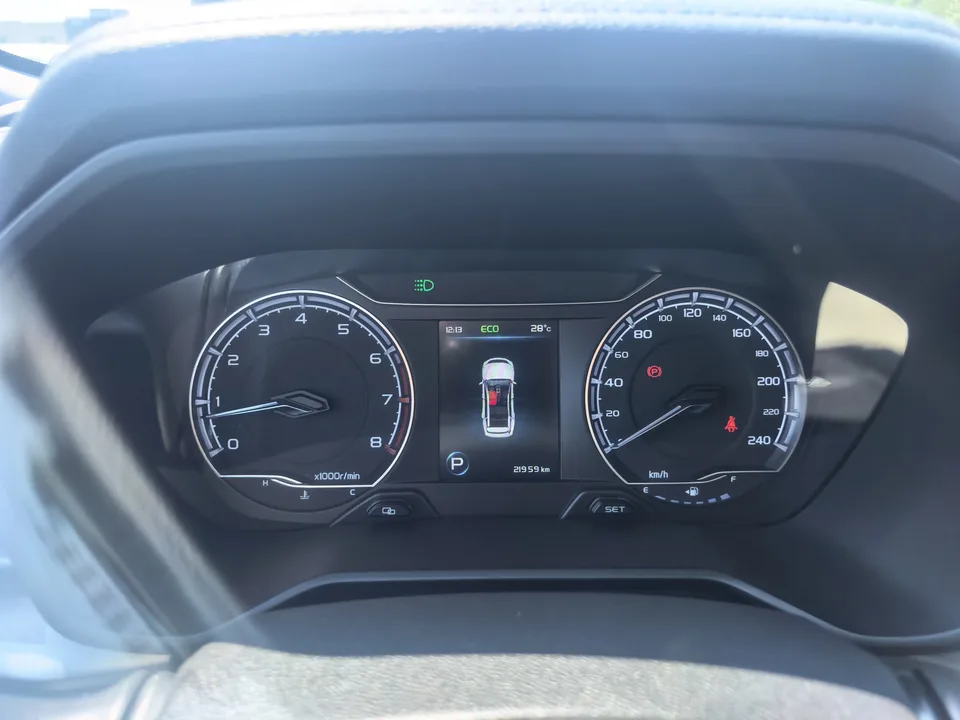 Geely Vision X6 PRO 1.4T Automatic Premium Edition 2023 — миниатюра 3