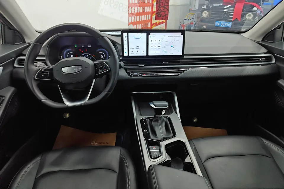 Geely Emgrand Emgrand Emgrand 2025 4th Generation 1.5L CVT Longteng Edition 2025 — thumbnail 4