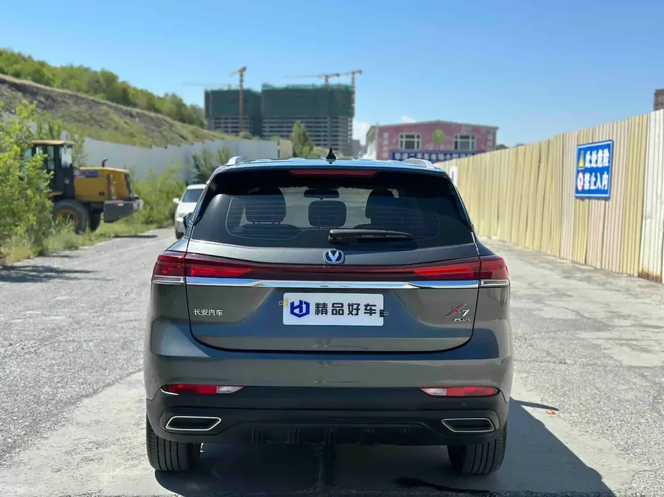 Changan X7 PLUS 1.5T DCT respected 7-seater 2024 — миниатюра 2