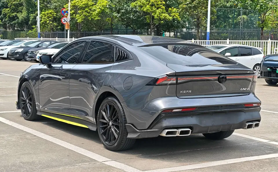 Changan UNI-V 1.5T Premium Sports Edition 2024 — миниатюра 4