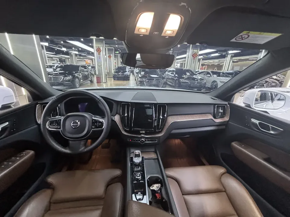 Volvo XC60 Volvo XC60 2022 B5 four-wheel drive Zhiyuan Sport Edition 2022 — миниатюра 2