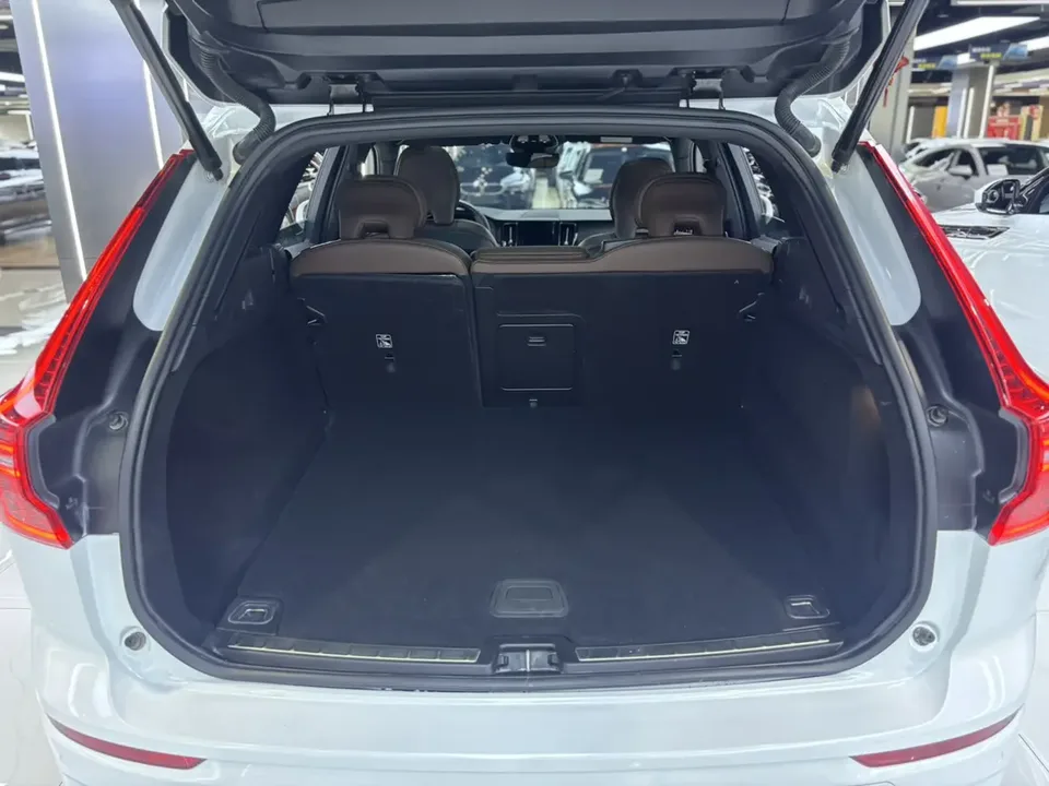 Volvo XC60 Volvo XC60 2022 B5 four-wheel drive Zhiyuan Sport Edition 2022 — миниатюра 3