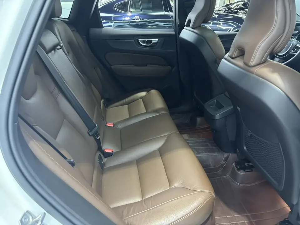Volvo XC60 Volvo XC60 2022 B5 four-wheel drive Zhiyuan Sport Edition 2022 — миниатюра 5