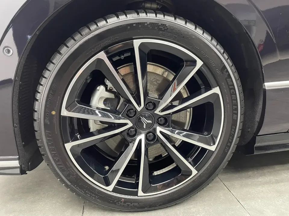 Voyah Passion PHEV Lantu Chasing Light PHEV 2024 ultra-long range four-wheel drive flagship version 2024 — миниатюра 2