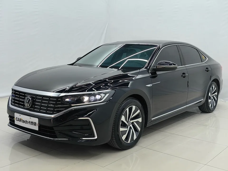 Volkswagen Passat PHEV 2023
