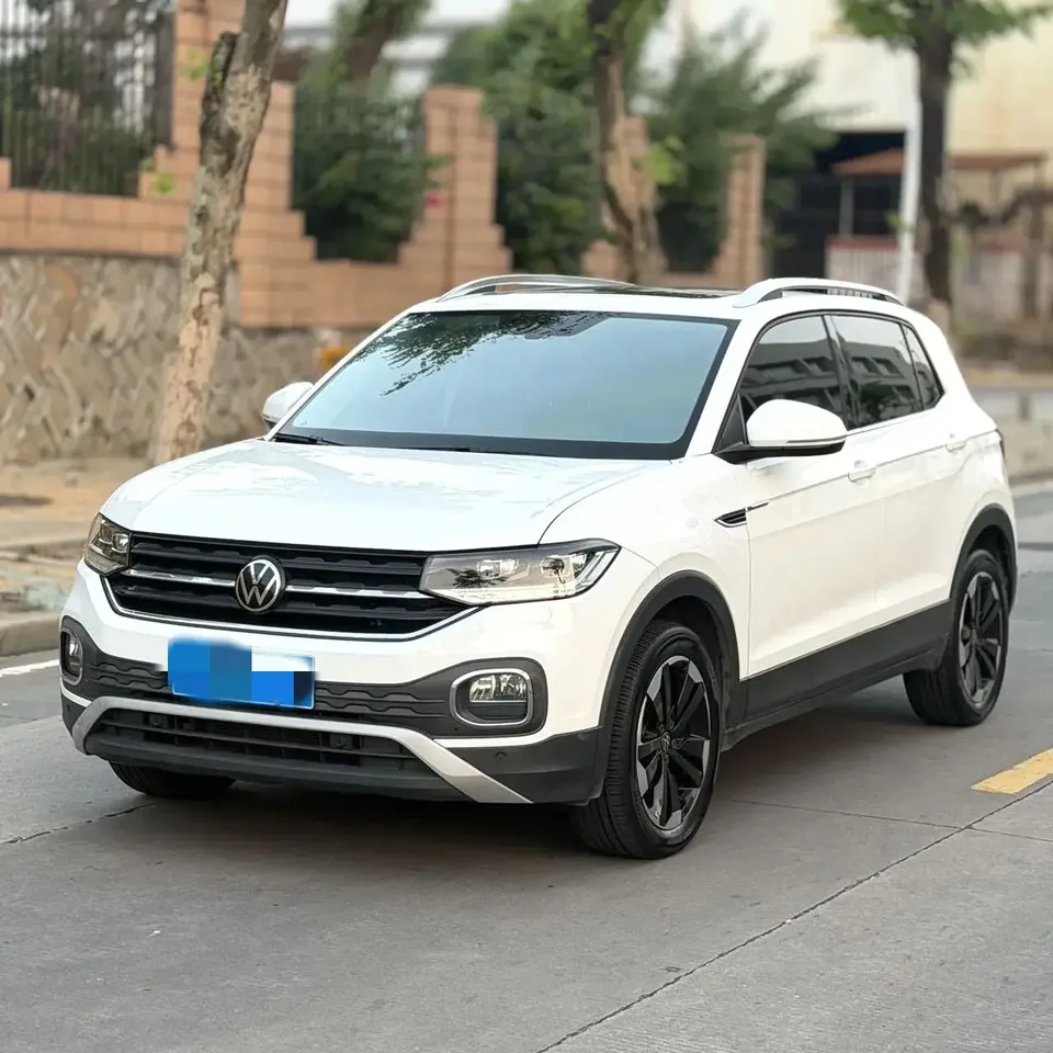 Volkswagen Explore the shadows Explore the shadows 200TSI DSG Yuezhi Connected Edition 2023 — photo 1, buy with delivery to Moscow
