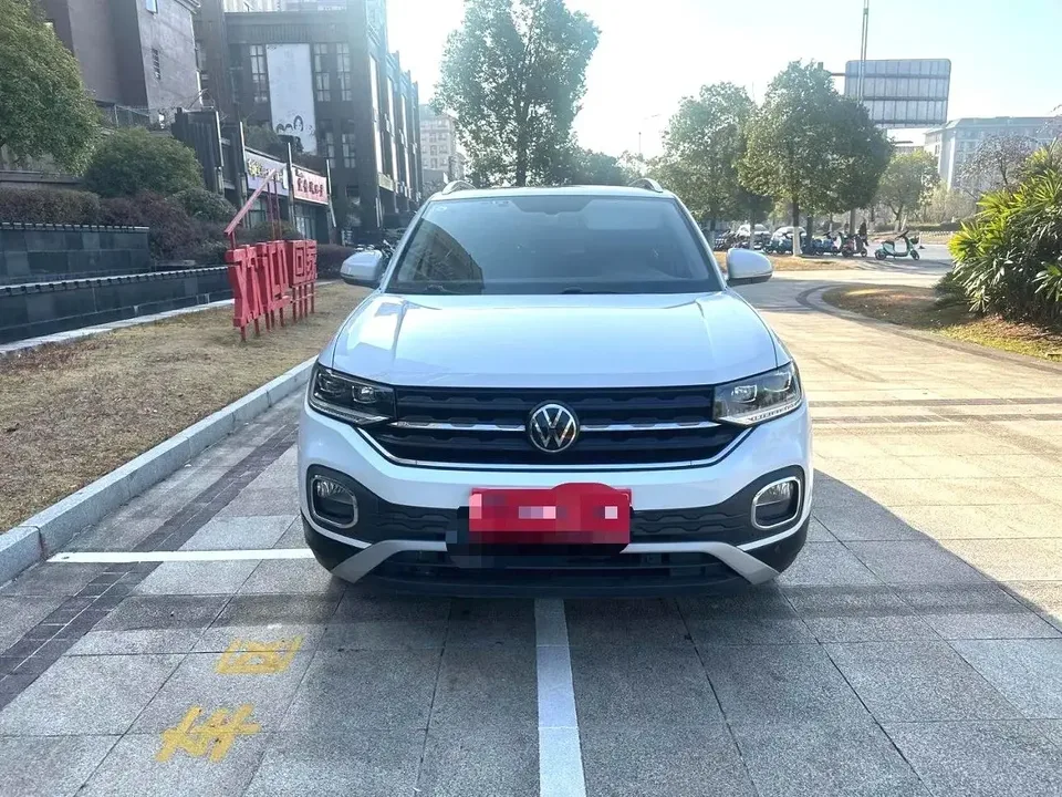 Volkswagen Explore the shadows Explore the shadows 200TSI DSG Yuezhi Connected Edition 2023 — photo 1, buy with delivery to Moscow