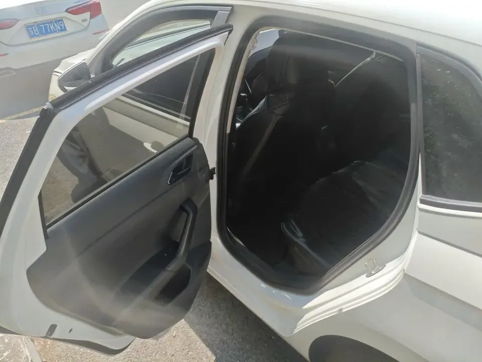 Volkswagen Polo Plus 1.5L Automatic Panoramic Enjoyment Edition 2022 — миниатюра 2