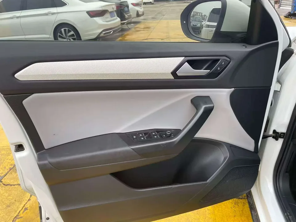 Volkswagen T-Roc 280TSI DSG Time Edition 2023 — миниатюра 2