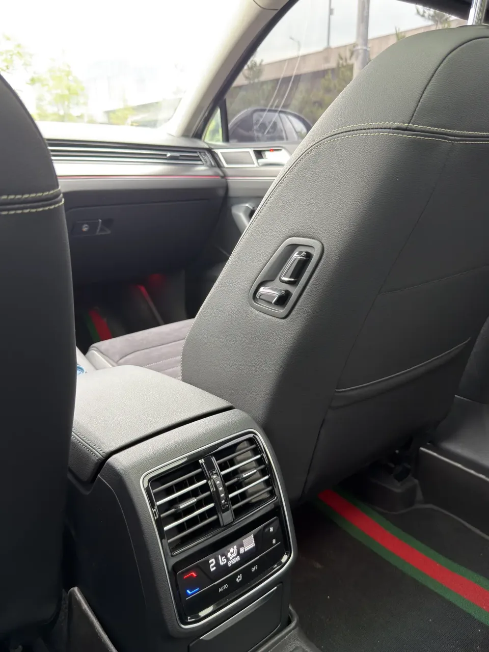 Volkswagen Magotan 330TSI DSG 30th Anniversary Edition 2022 — миниатюра 3