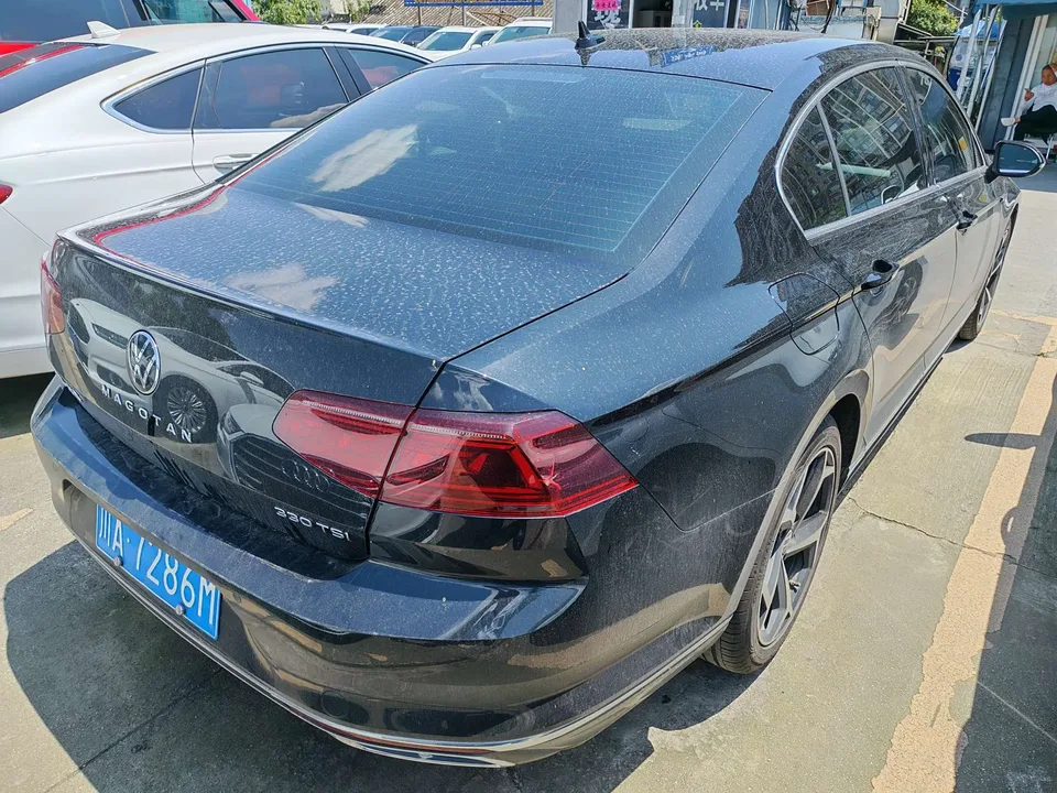 Volkswagen Magotan Magotan 2023 2 million commemorative edition 330TSI DSG luxury model 2023 — миниатюра 2