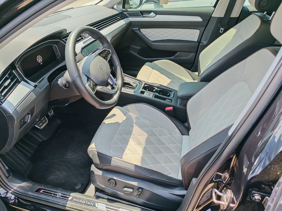 Volkswagen Magotan Magotan 2023 2 million commemorative edition 330TSI DSG luxury model 2023 — миниатюра 3
