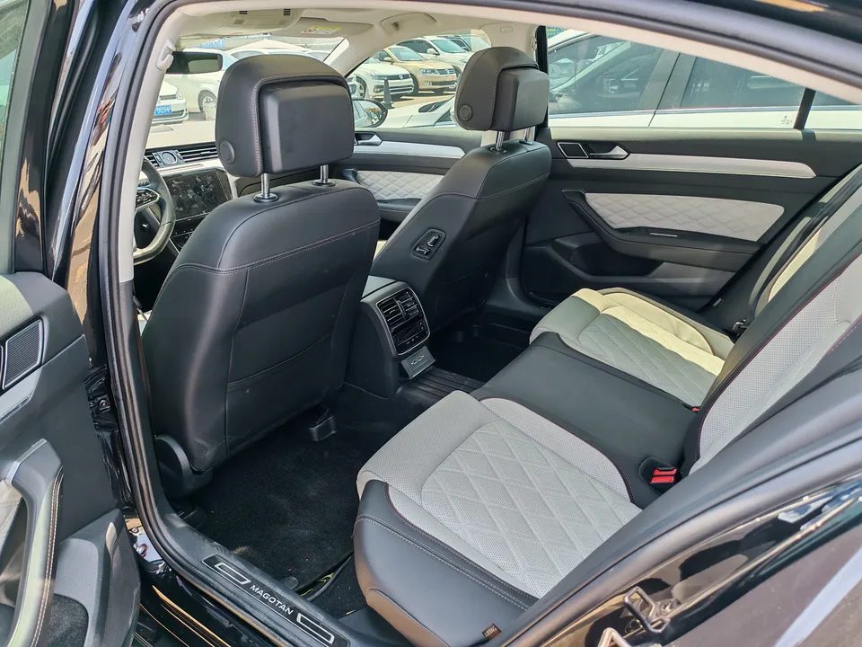 Volkswagen Magotan Magotan 2023 2 million commemorative edition 330TSI DSG luxury model 2023 — миниатюра 5