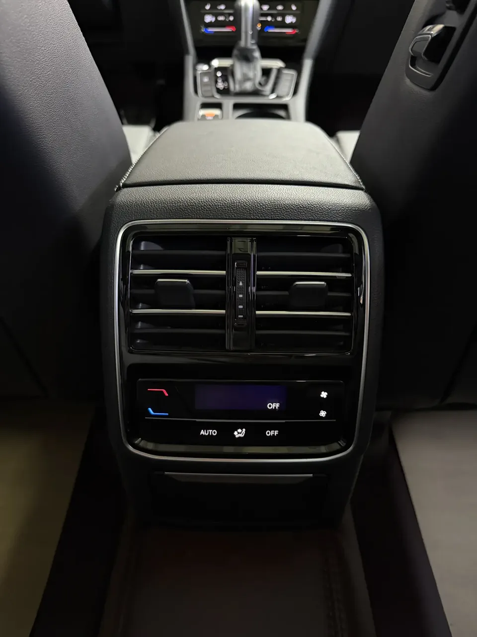 Volkswagen Magotan Magotan 2023 2 million commemorative edition 330TSI DSG leading model 2023 — миниатюра 2
