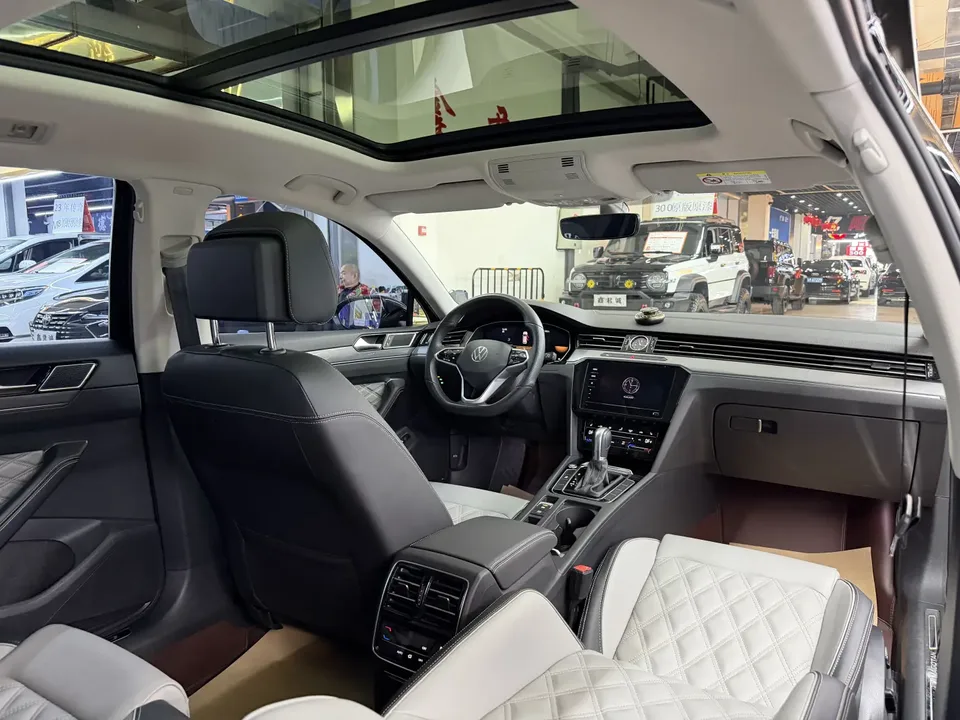 Volkswagen Magotan Magotan 2023 2 million commemorative edition 330TSI DSG leading model 2023 — миниатюра 5