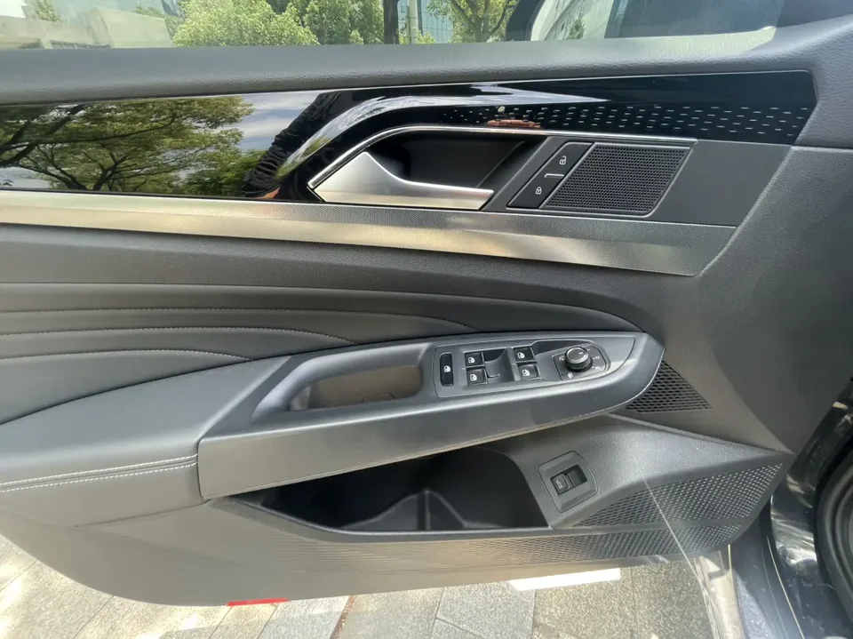 Volkswagen Passat facelift 330TSI Star Elite Edition 2023 — миниатюра 5