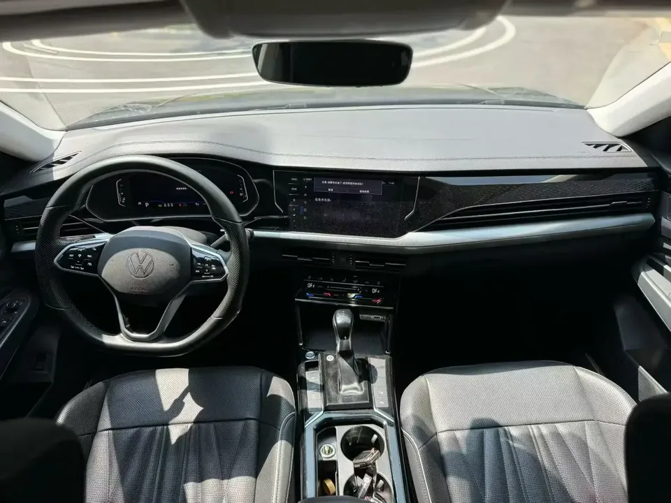 Volkswagen Passat Passat 2022 330TSI Deluxe Edition 2023 — миниатюра 2