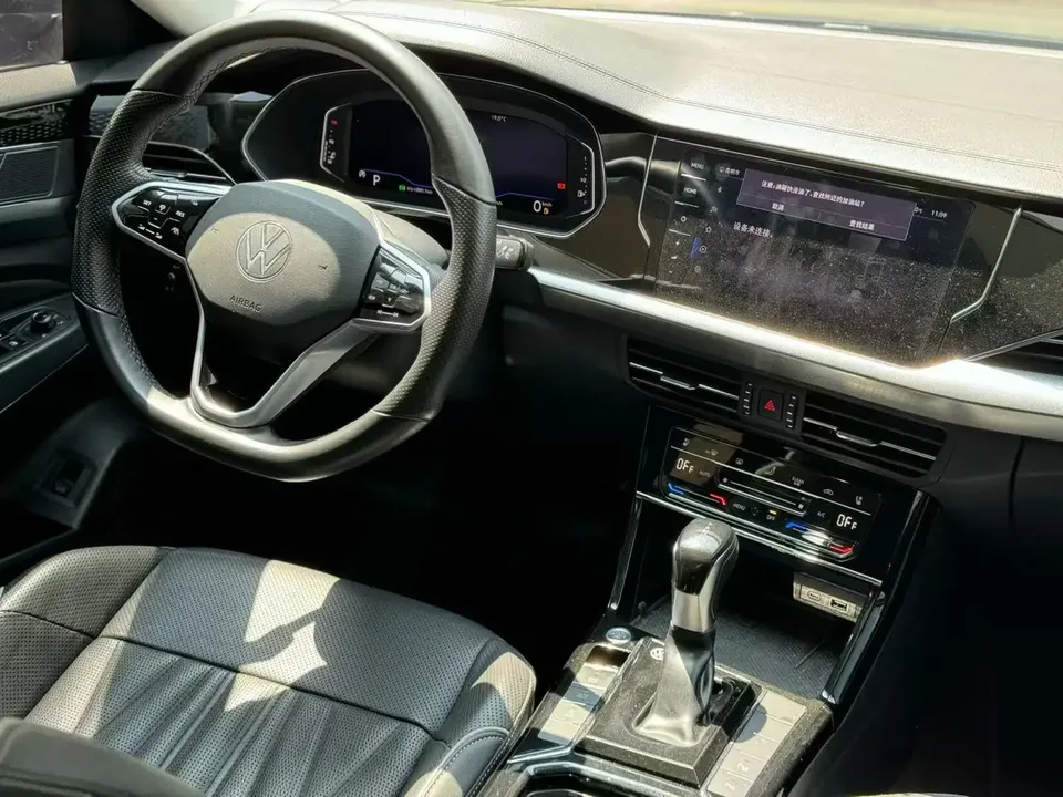 Volkswagen Passat Passat 2022 330TSI Deluxe Edition 2023 — миниатюра 4