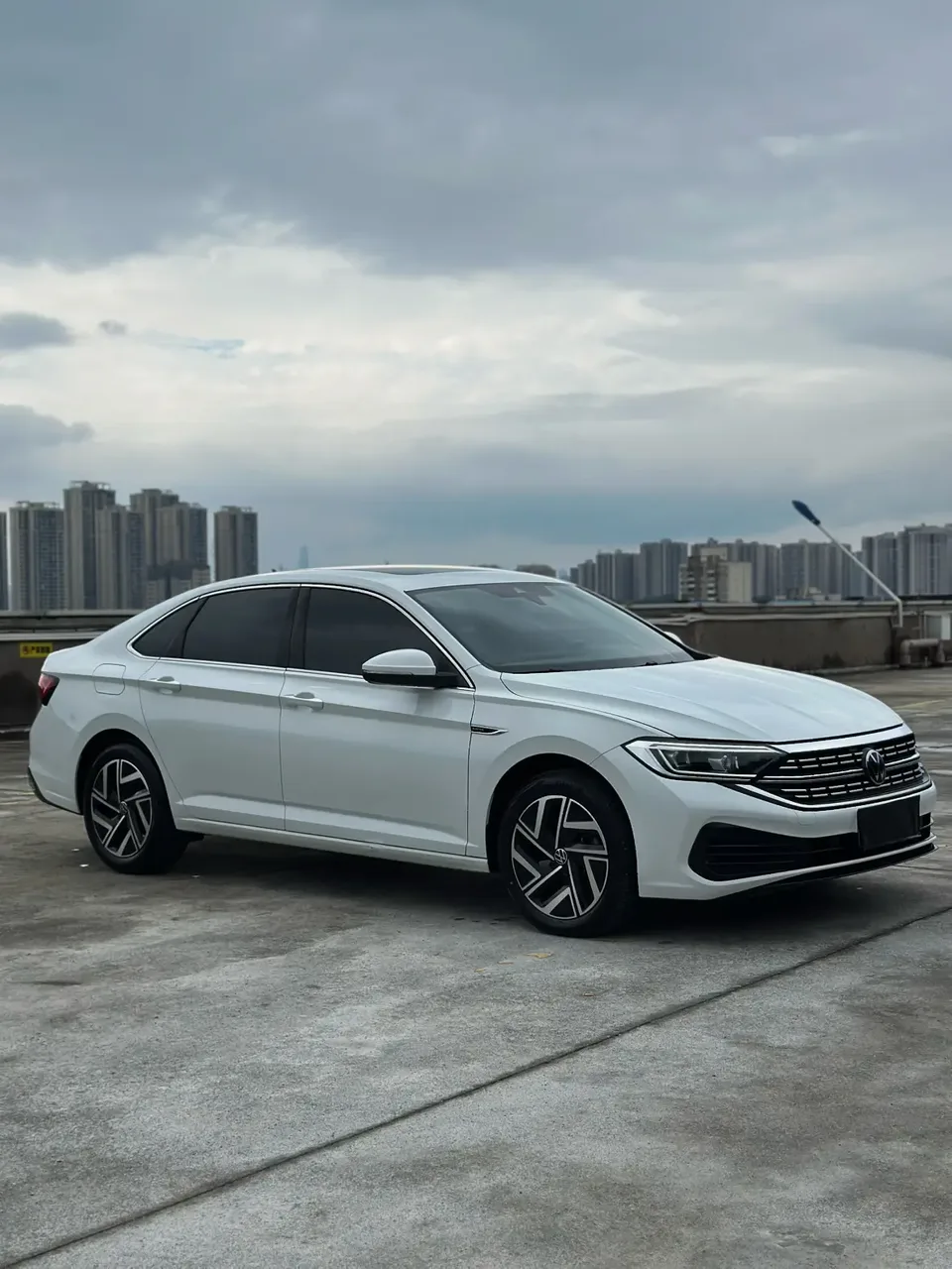 Volkswagen Sagitar 2023 Sagitar 200TSI DSG Flying Edition 2023 — миниатюра 3