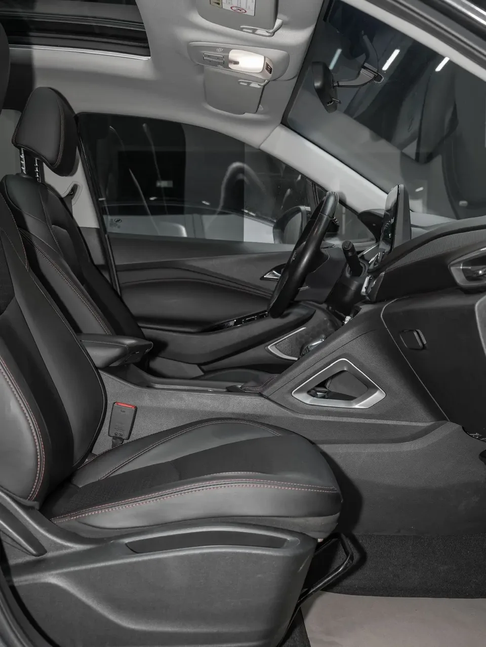 Chevrolet Volando light hybrid Redline 530T Yaoxiang Edition (5+2 models) 2022 — миниатюра 3