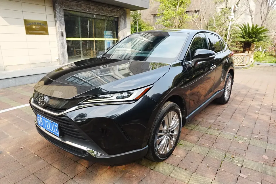 Toyota HARRIER Ling Fang HARRIER 2.0L CVT 2WD Premium Edition 2022 — photo 1, buy with delivery to Moscow