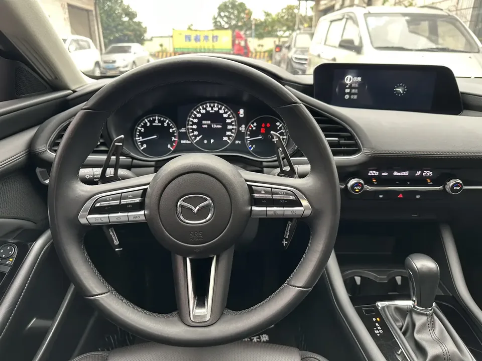 Mazda Axela Mazda3 2.0L Automatic Premium Edition 2023 — thumbnail 3