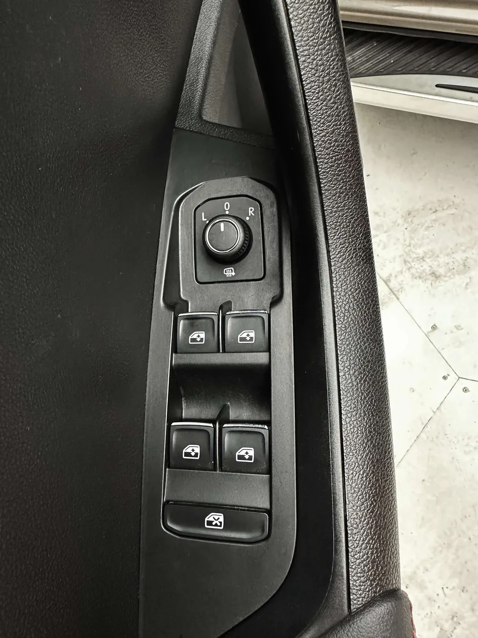 Skoda Karoq Karoq TSI280 Exclusive Edition 2022 — thumbnail 3