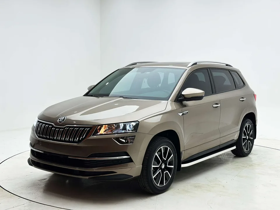 Skoda Karoq Karoq TSI280 Exclusive Edition 2022 — photo 1, buy with delivery to Moscow