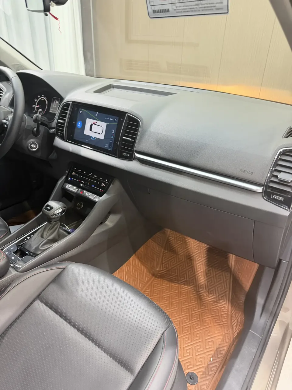Skoda Karoq Karoq TSI280 Luxury Edition 2022 — миниатюра 3