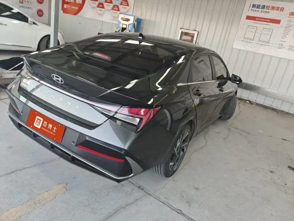 Hyundai Elantra Elantra 1.5L CVT LUX Premium Edition 2023 — миниатюра 2