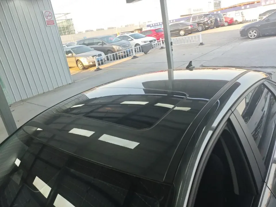 Hyundai Elantra Elantra 1.5L CVT LUX Premium Edition 2023 — миниатюра 5