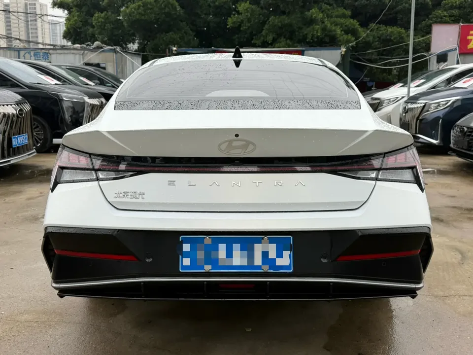 Hyundai Elantra Elantra 1.5L CVT LUX Premium Edition 2023 — миниатюра 5