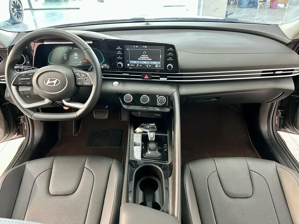 Hyundai Elantra Elantra 1.5L CVT GLX Elite Edition 2023 — миниатюра 3