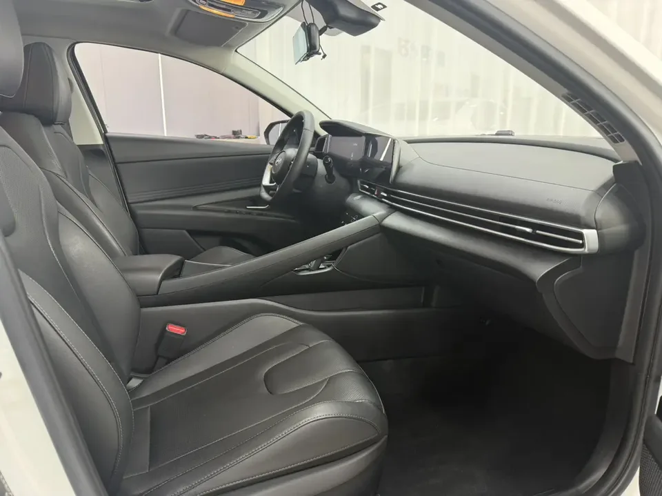 Hyundai Elantra Elantra 1.5L CVT LUX Premium Edition 2022 — thumbnail 5