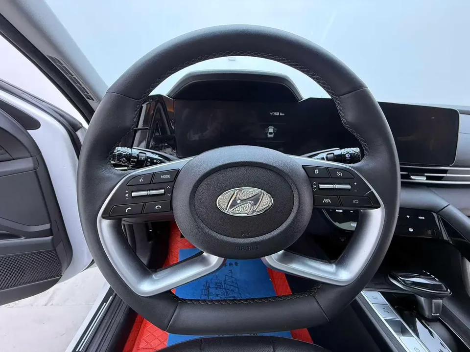 Hyundai Elantra Elantra 1.5L CVT LUX Premium Edition 2022 — thumbnail 5