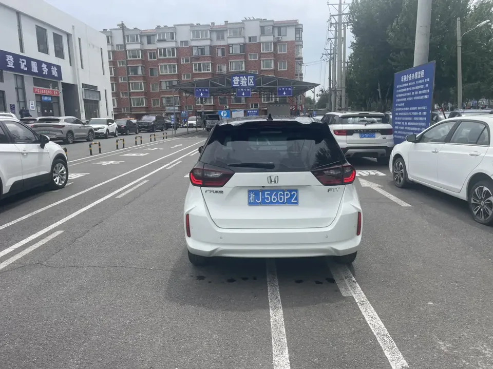 Honda FIT Fit 1.5L CVT Trendy Sunroof Edition 2022 — thumbnail 2