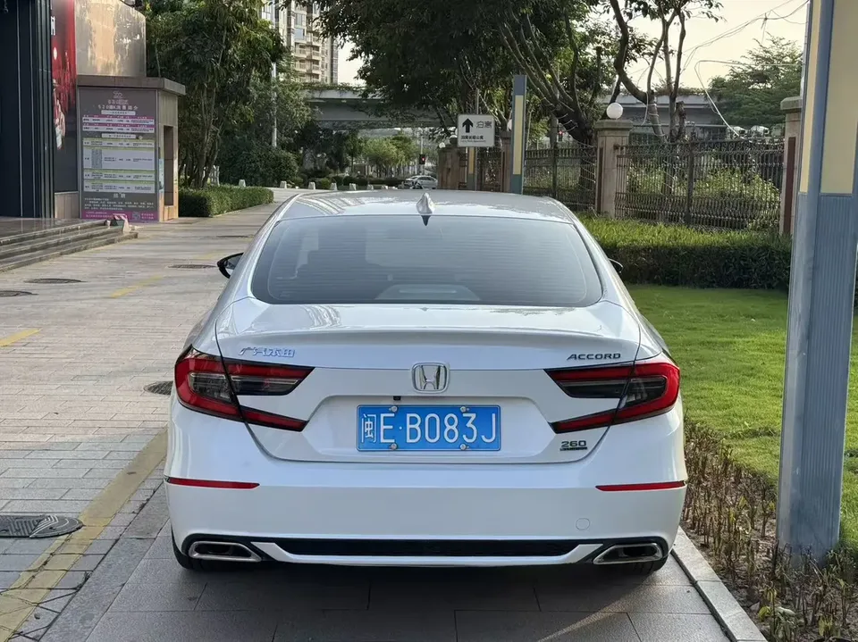 Honda Accord Accord 2022 260TURBO Deluxe Edition 2022 — миниатюра 2