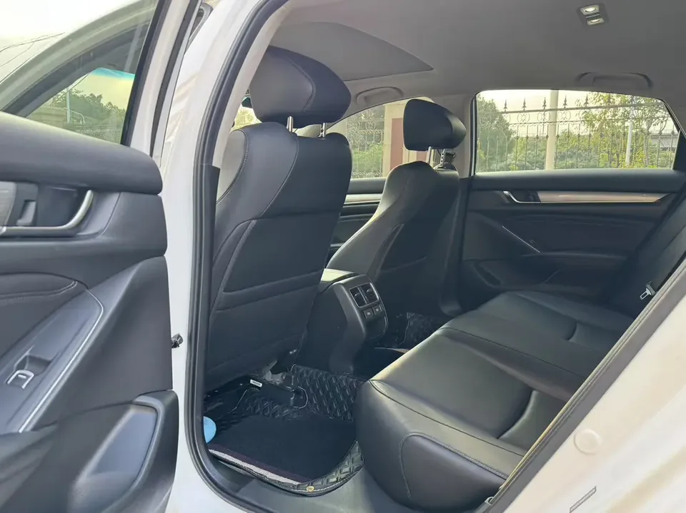 Honda Accord Accord 2022 260TURBO Deluxe Edition 2022 — миниатюра 3
