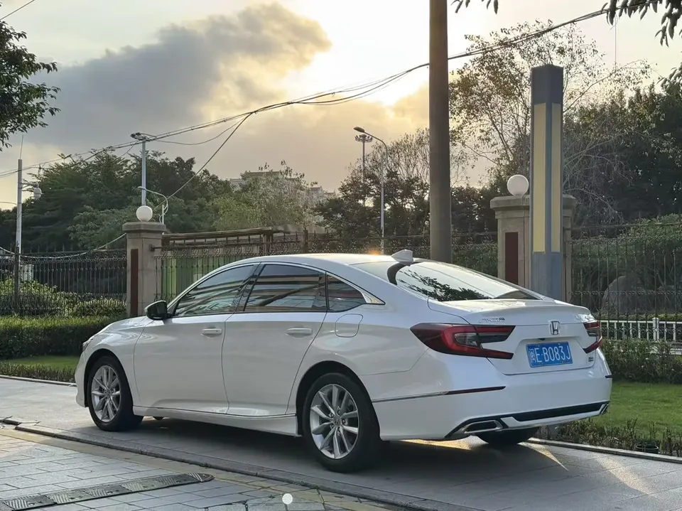 Honda Accord Accord 2022 260TURBO Deluxe Edition 2022 — миниатюра 4