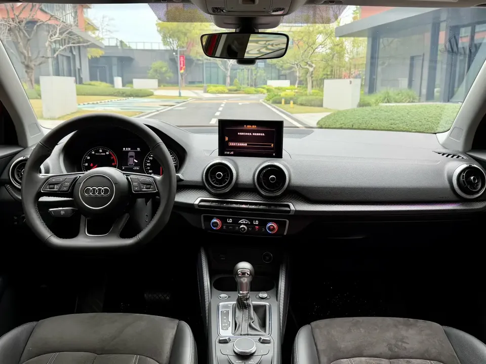 Audi Q2L Audi Q2L 2022 35 TFSI Stylish and Elegant 2022 — миниатюра 3