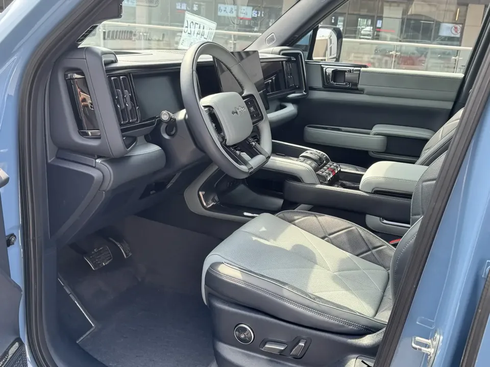 BYD Leopard Leopard 5 Leopard 5 Pilot Edition 2023 — thumbnail 3