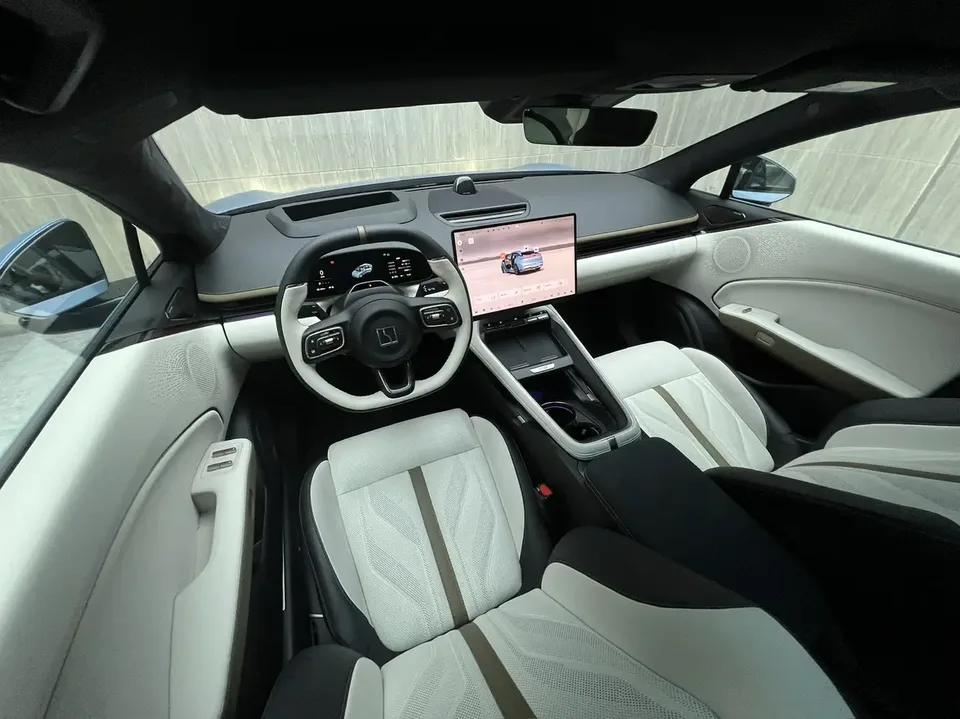 Zeekr 007GT ZEEKR 007GT Four-wheel drive intelligent driving version 75kWh 2025 — миниатюра 4