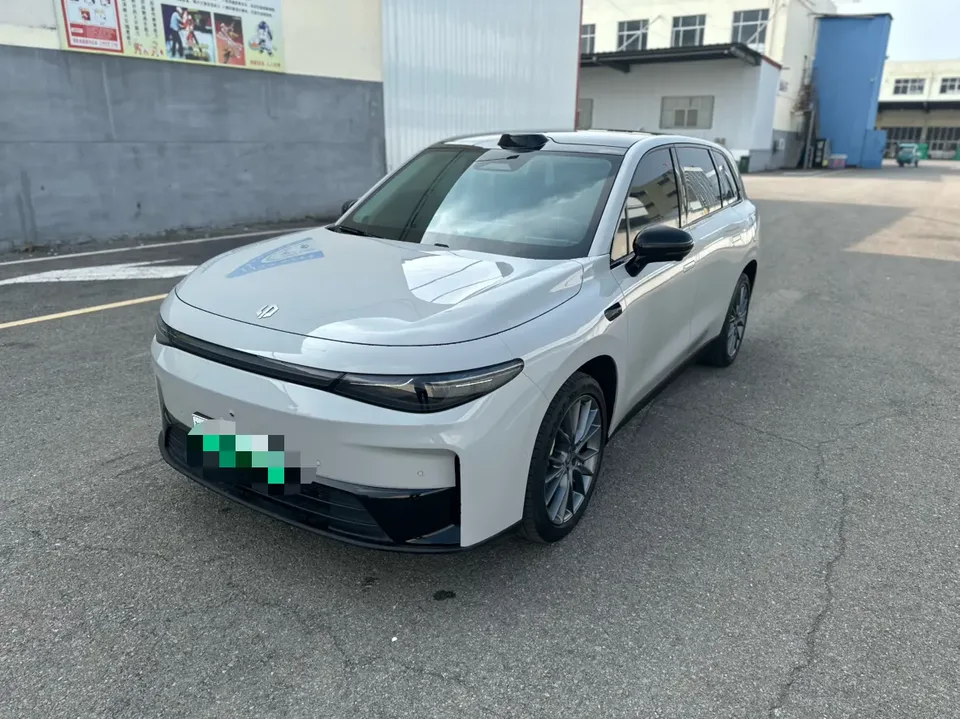 Leapmotor Zero running C10 Zero running C10 Pure Electric 530 LiDAR Edition 2024 — фото 1, купить с доставкой в Москву