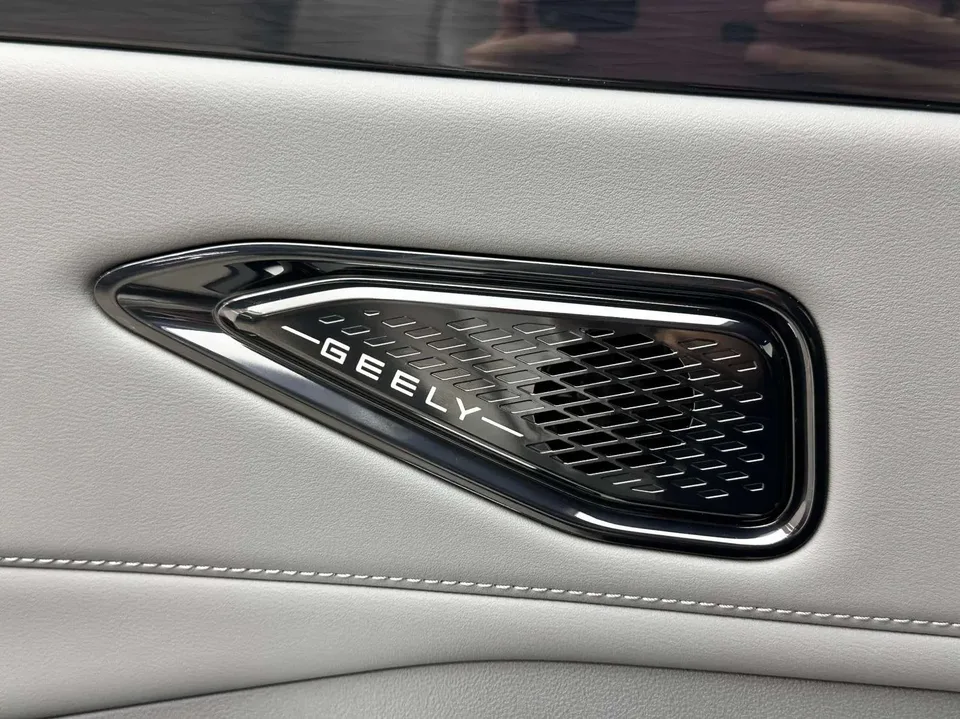 Geely Galaxy L7 Galaxy L7 1.5L EM-i 115km Exploration Edition 2025 — thumbnail 3