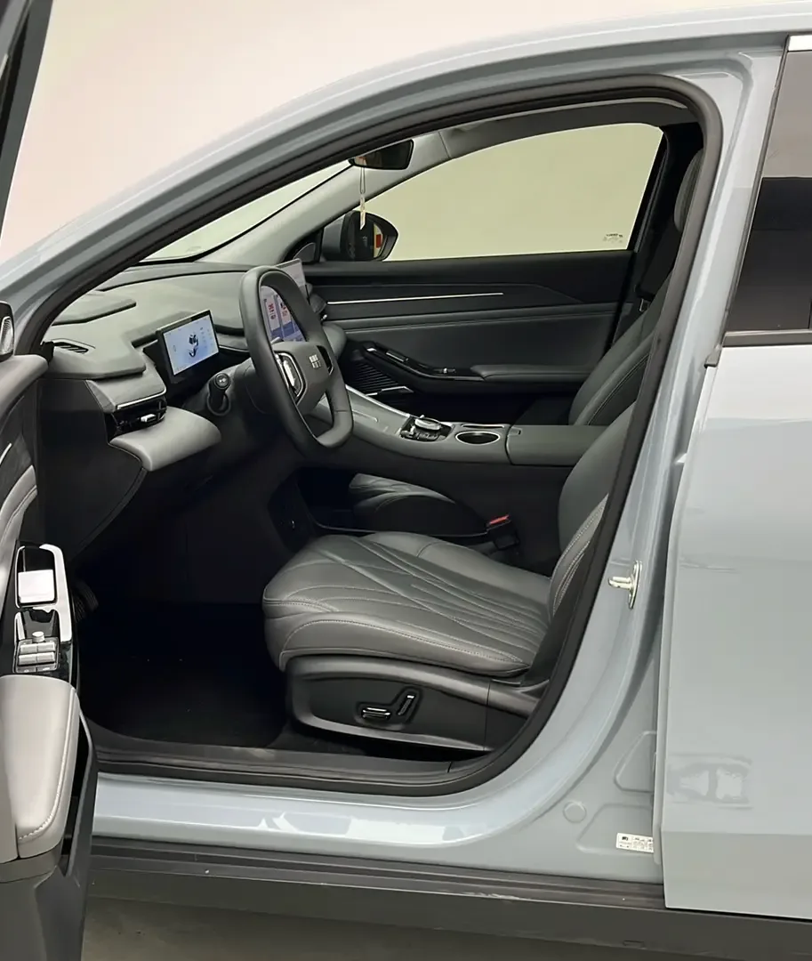 Geely Galaxy L6 Galaxy L6 1.5 EM-i DHT 140KM Exploration+ Edition 2025 — thumbnail 5