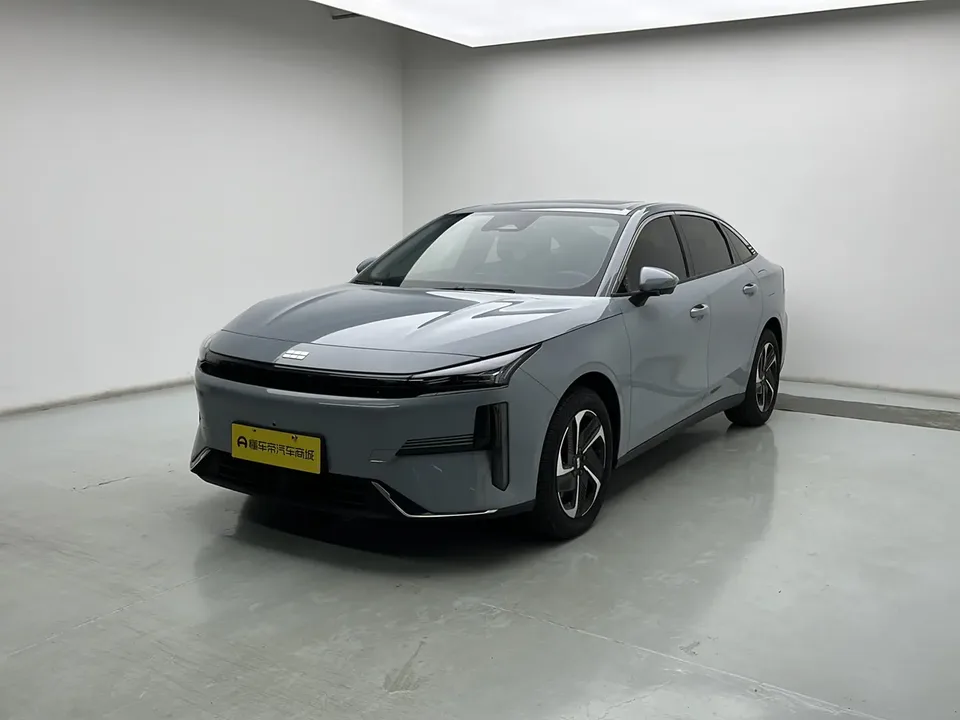 Geely Galaxy L6 Galaxy L6 1.5 EM-i DHT 140KM Exploration+ Edition 2025 — фото 1, купить с доставкой в Москву