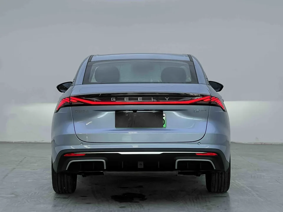 Geely Galaxy L6 Galaxy L6 1.5 EM-i DHT 140KM Exploration+ Edition 2025 — thumbnail 2