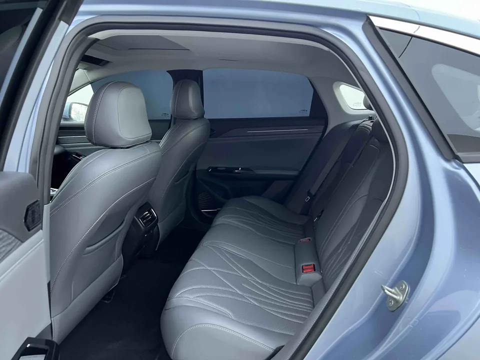 Geely Galaxy L6 Galaxy L6 1.5 EM-i DHT 140KM Exploration+ Edition 2025 — thumbnail 3