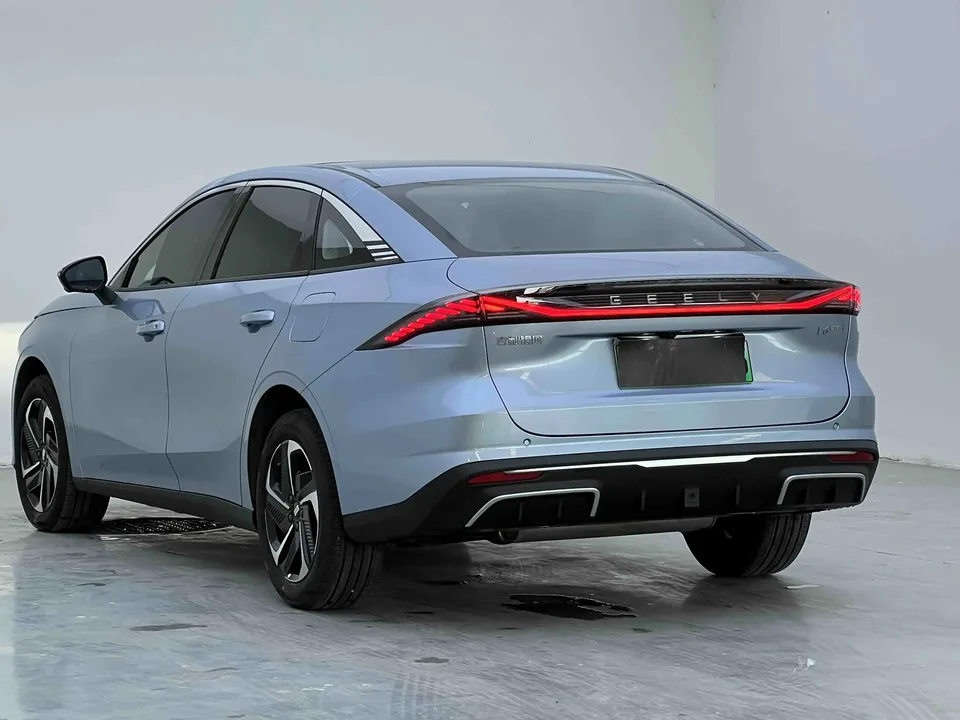 Geely Galaxy L6 Galaxy L6 1.5 EM-i DHT 140KM Exploration+ Edition 2025 — thumbnail 4