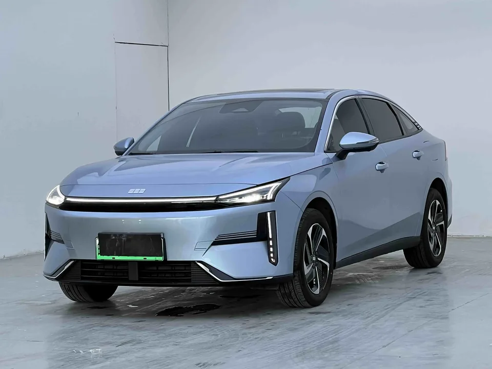Geely Galaxy L6 Galaxy L6 1.5 EM-i DHT 140KM Exploration+ Edition 2025 — photo 1, buy with delivery to Moscow